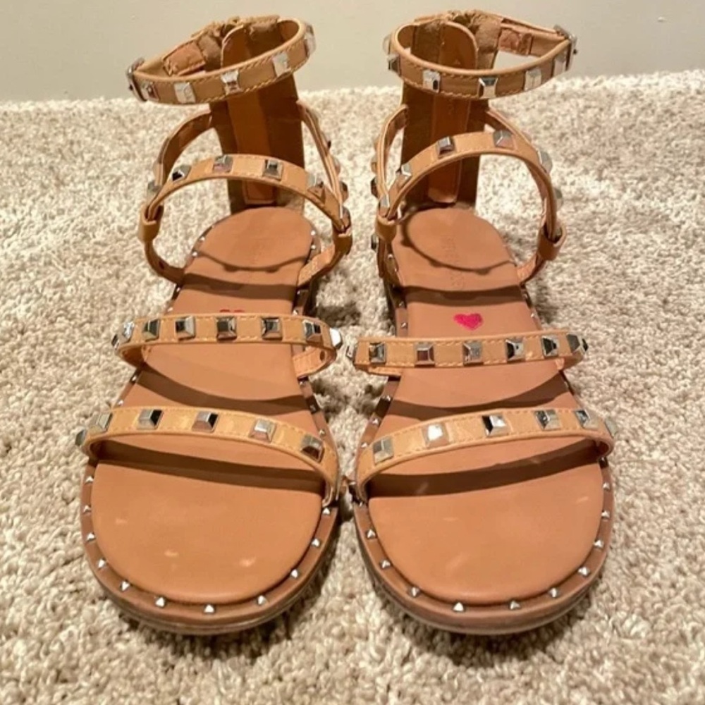👡 Steve Madden Tan Studded Gladiator Sandals – Kids Size 13